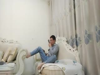 吊带大奶少妇啪啪，沙发上操口交后入上位骑坐大力猛操