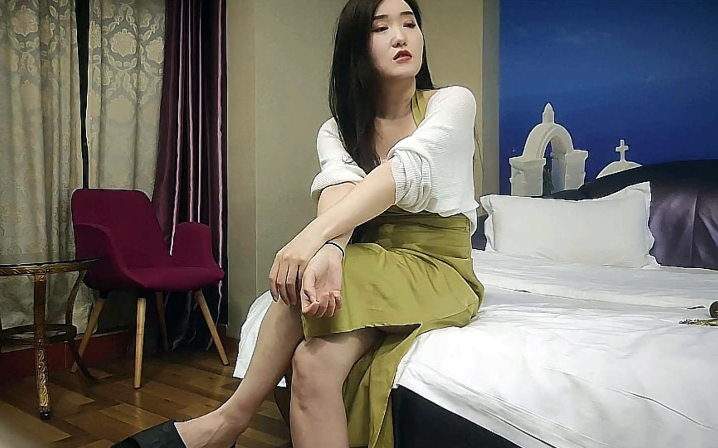 探花气质美女撩下内衣埋头吸奶张开双腿迎接插入