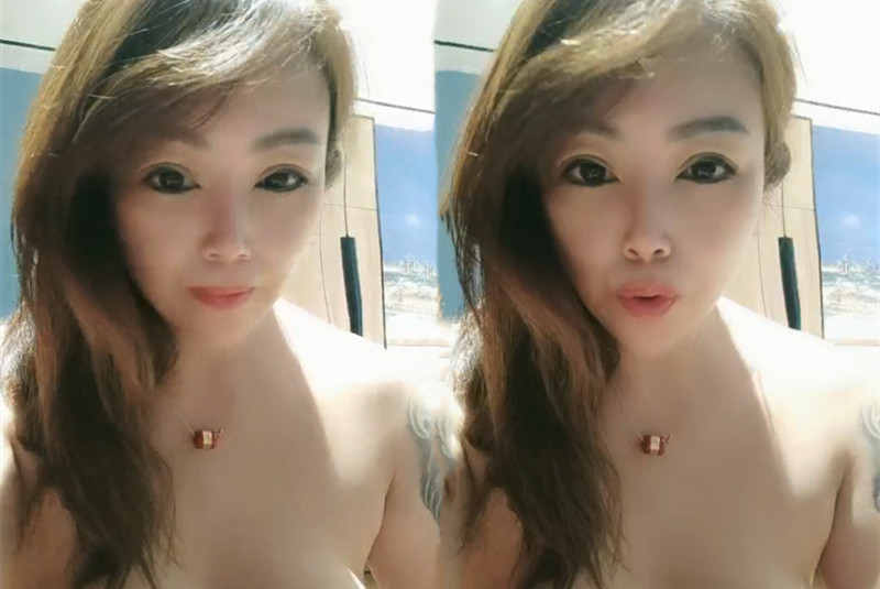 大屌猛男暴力抽插纹身喷水美女干到娇喘高潮操倍服的