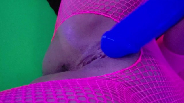 大玩具在家里狂欢派对上感觉真好