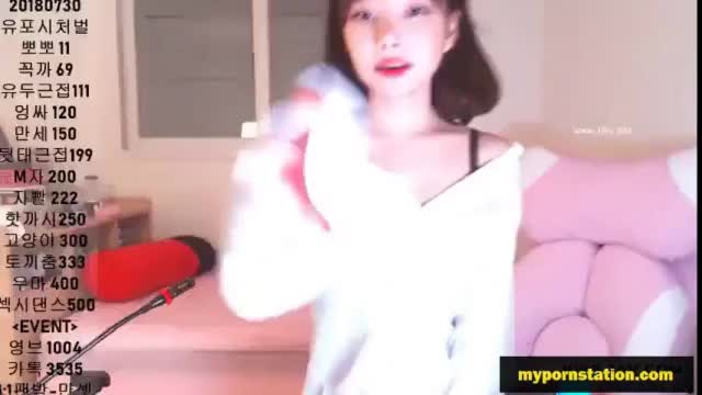 韓國人氣主播直播中抹精油摳穴 把娃娃當男人在騎