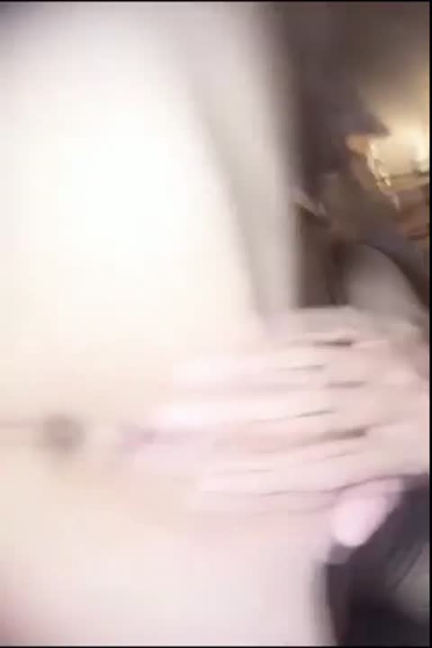 网红不老童颜美女主播瞳孔最新和小帅哥口交啪啪视频对白清晰