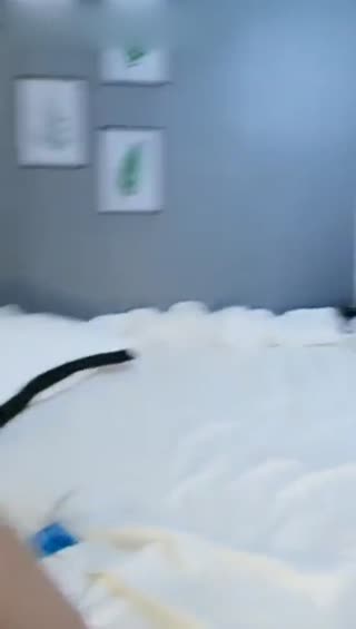 妹子道具自慰大秀 苗条身材跳蛋震动道具JJ抽插非常诱人