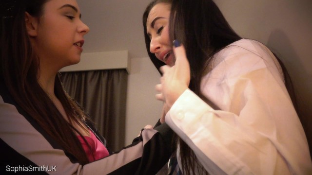 索菲亚被打了一顿