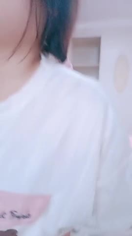 STP26084 03年小姑凉，细皮嫩肉，毛毛都没长几根，把骚逼摆在镜头前淫乱发骚，勾引网友！~STP26084