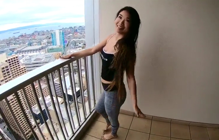 丰乳肥臀华裔少妇就喜欢大家伙