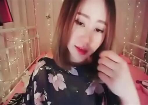 骑假屌炮击喷水红金屋小野猫拜上