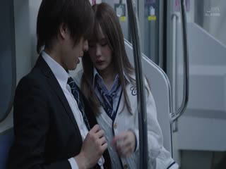 最終接吻電車 誰もいない2人きりの車内で美少女と何度もキス×キス×キス …