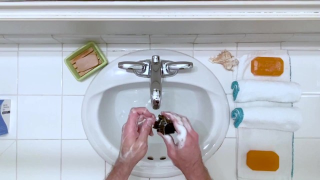 粗壮的屁股男在下午的快跑中走得又慢又深