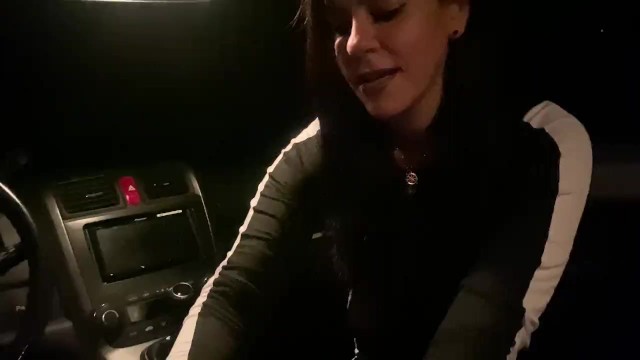 淫荡的琥珀风暴吸走了车里的陌生人-第一部分