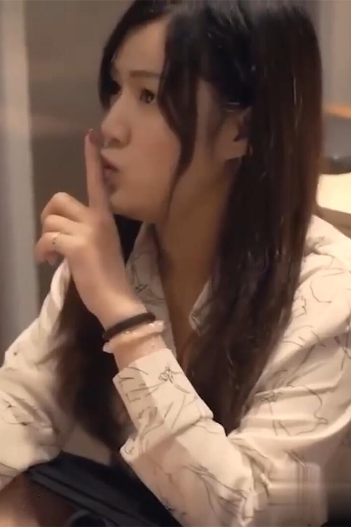 淫荡骚货妹妹诱惑看片哥哥-国产AV