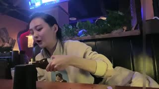 近期非常火爆！把妹高手酒吧搭讪干到高颜值空姐的视频