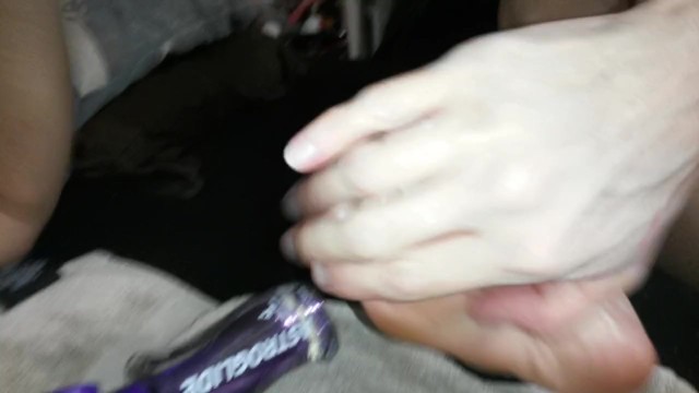 Footjob深喉舔手指他的屁股吮吸脚趾碾碎他的坚果咬鸡巴1
