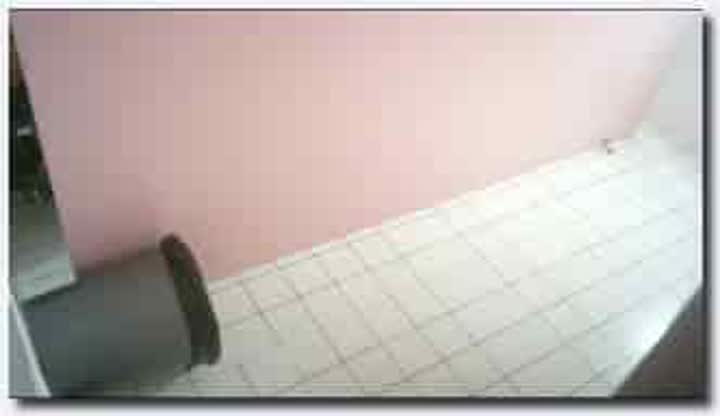 商场女厕 前后景双镜头偷拍 牛仔裙银高跟妩媚女白领 伸缩的充血菊花看射了