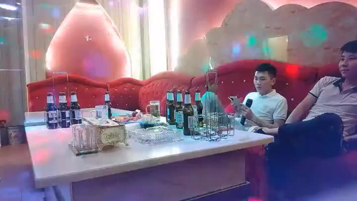 歌厅探花0525包厢搞群P