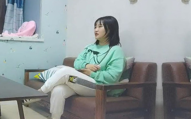 小伙约操00后嫩妹沙发抠穴乳房粉嫩坚挺啪啪后入正是精神充沛之时