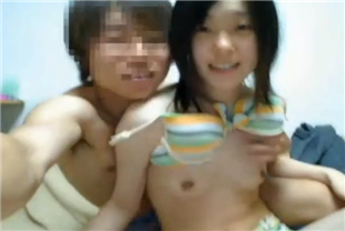 清纯美女啪啪视频遭到男友泄露身材娇小做起来给力