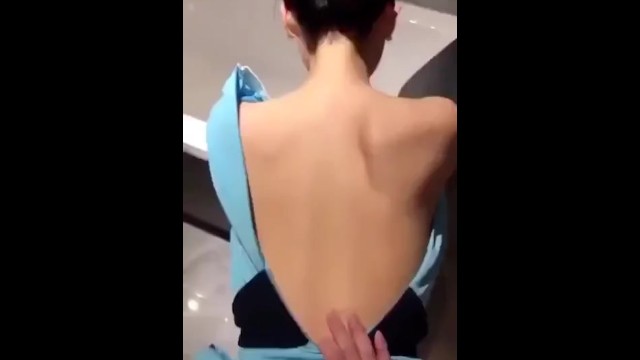 20歳のイベントコンパニオンと舞台裏で生ハメ笑