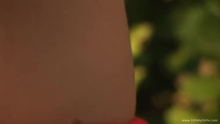 733 ролика ~~Mary Mary fucks a dildo in the garden