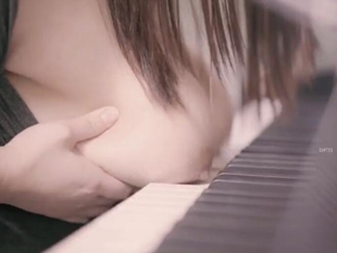 91苍先生2019豪华巨乳钢琴女神呻吟钢琴前爆操巨乳学妹