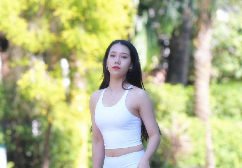 浴场偷偷来一炮一场赚几千AVOVE人来人往随时可能被发现真刺激蜜桃臀一线天无套啪啪公共场所更尽兴