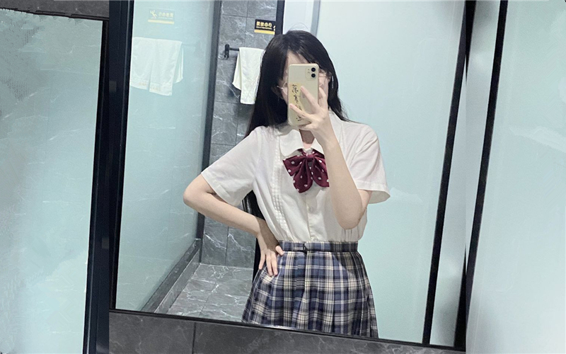 香港美女高校嫩妹完美爆乳