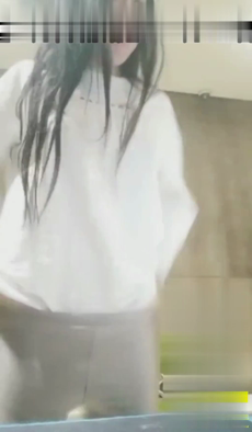 【国产馆】刚花大价钱做完整形美容的网红妹子在网吧玩露出被隔壁小伙发现