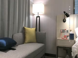 《小宝寻花》约了个白衣清纯甜美妹子，舌吻互摸口交上位骑乘抽插猛操