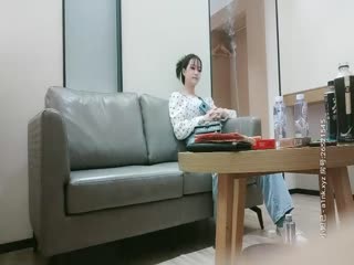 《91沈先森》约了个白肌年轻妹子，侧入妹子叫的嗯嗯叫