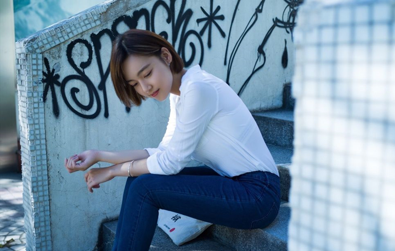 大奶美女和混社会的大哥偷情先玩69再打炮