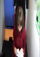 偷拍小白领休息室喝着咖啡看色书自慰欲仙欲死