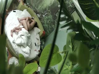 小旅馆绿叶房偷拍貌似很会玩招式的情侣女女上位侧入被搞到狼嚎