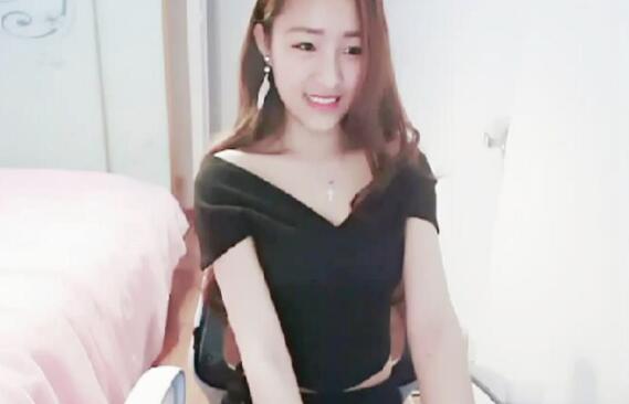 美女主播为了礼物也是拼了脱掉脱掉啥也别说