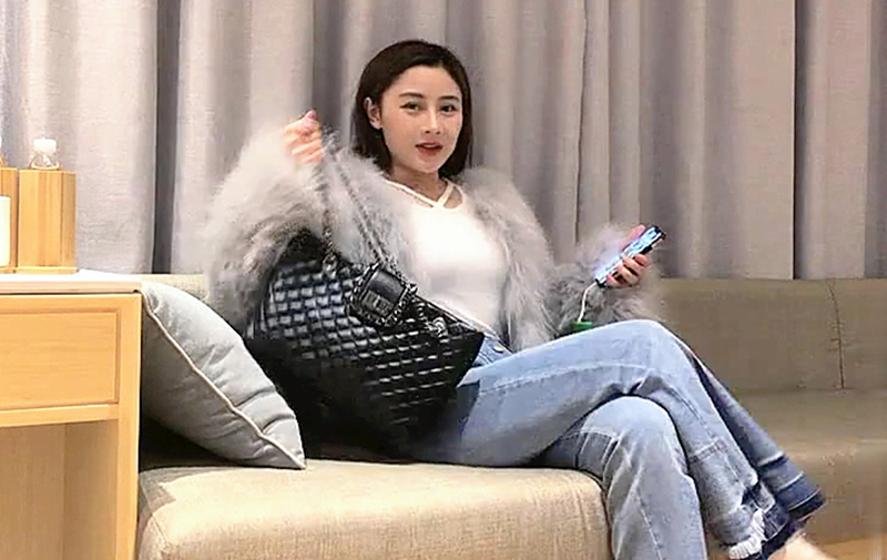 气质高颜值长相甜美妹子舔奶摸逼深喉上位