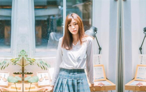 在家无聊小哥哥约唱几瓶啤酒下去带我到洗手间口交啪啪