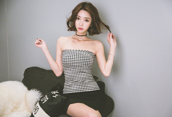 约操良家骚女吃饱喝足开操扒掉裤子69舔逼操一会休息一会