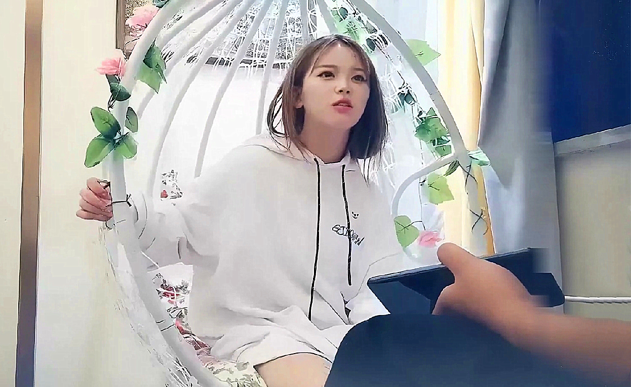 神似杨超越青春小学妹娇喘连连蜂腰翘臀