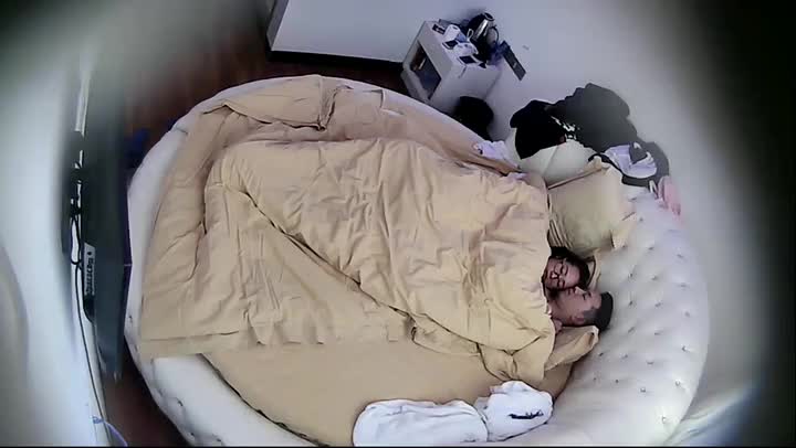 首摄像头聚会后开房 先舔逼吃几把后操逼页 new