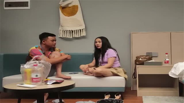 良家少妇醉酒失态，胖哥趁醉狂干娇嫩身子