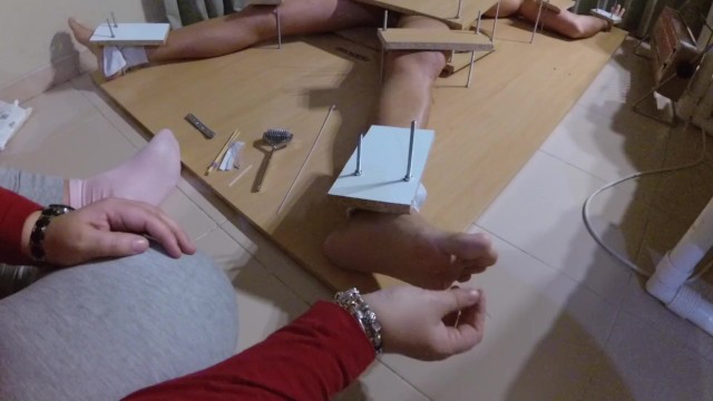 业余女性手工工作用脚折磨破坏了性高潮
