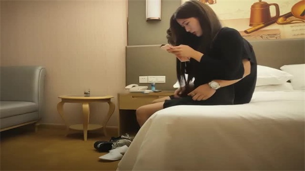 绝望大屌怒砸重金包养22岁极品外围嫩妹 颜值爆表欲罢不能