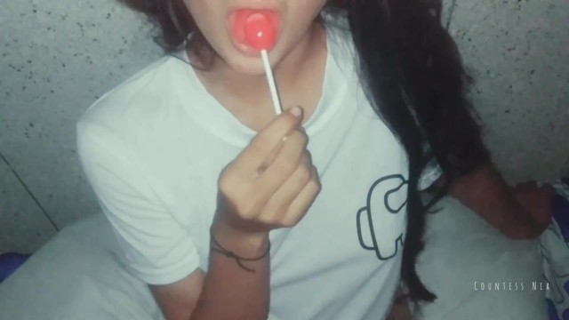 继妹性欲旺盛，吮吸我的老二和她的糖果