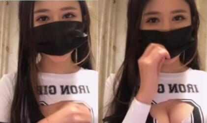 身材苗条长发美女主播性感漏奶装单腿黑丝道具大JJ床上抽插