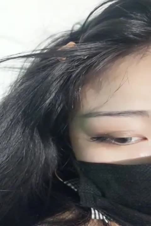 无毛一线天粉木耳奈奈7.27一多秀 身材丰满性感 一线天粉穴水汪汪 坐在马桶上飙尿