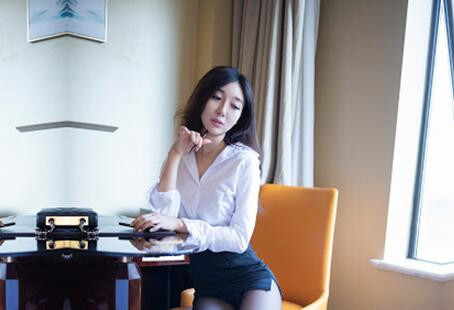 写字楼上演办公室奸情黑丝美爆平台第一极品骚货天天收益上榜火爆异常