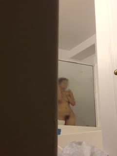 找了个97年身材好的长发漂亮女友,偷偷拍摄女友洗澡时候