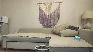 约了个白色外套丰满少妇啪啪，穿上情趣口交沙发上骑乘大力猛操