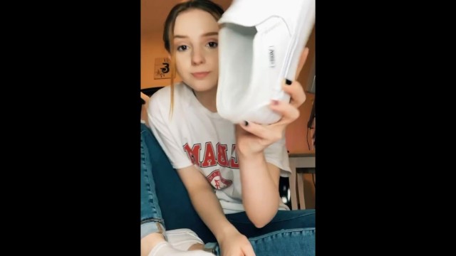 看我下班后炫耀臭脚