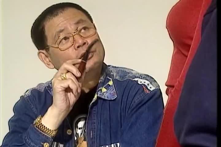 有一点点的洁癖 要求男猪脚清理干净了才能办事 被男猪脚暴力抱起来猛操