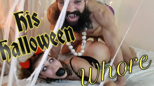 他的万圣节妓女——粗野、随地吐痰、呕吐、掌掴耳光、流涎和痛苦——以爱的名义。